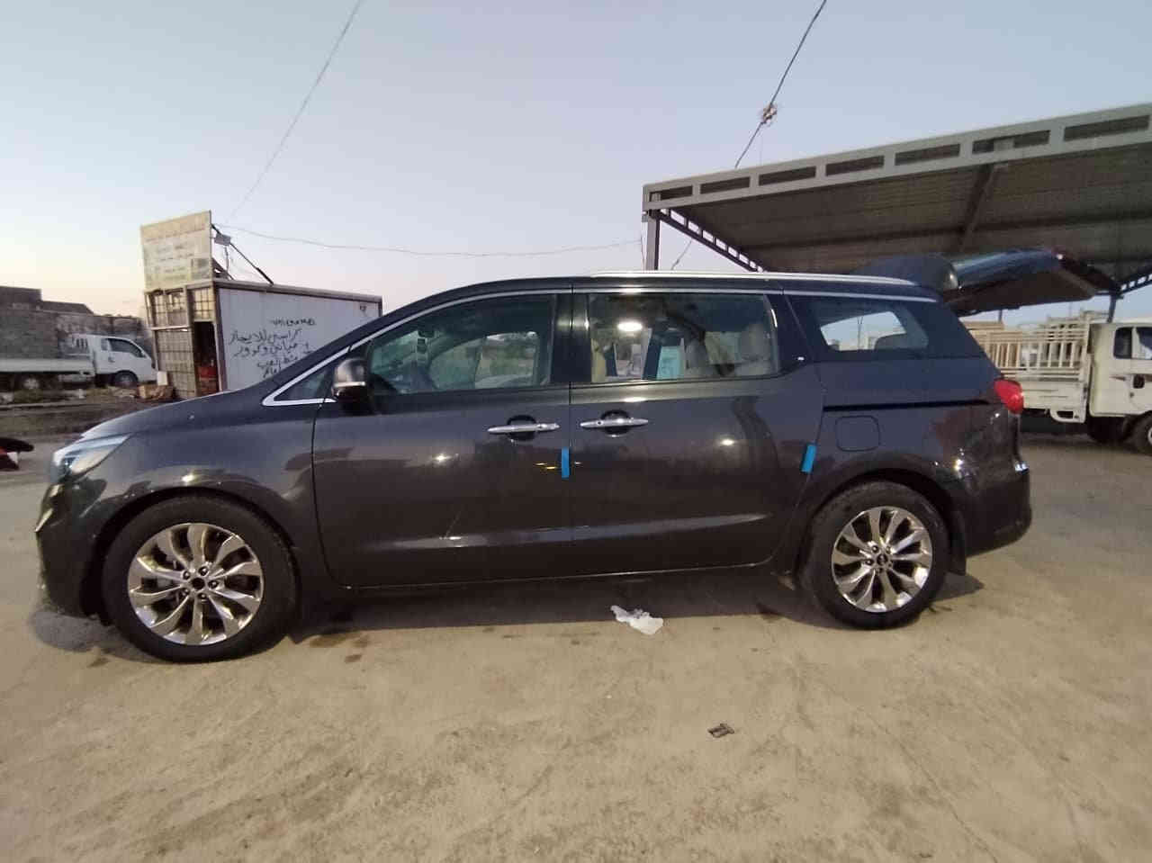 سياره سيدونه معروضه للبيع ماشيه ١٧٠ ميل فول مواصفات
السعر ٢١٠ $ وبيها مجال 
مكلف بلنشر 
رقم صاحب السياره ***********
