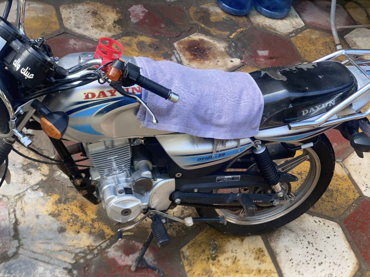 دايون عضم للبيع
كلك مكفول رقم شاصي موجود
موديل 22نضافه شوفت عينك 
ما مفتوحه الدراجه كله بلاديه
مكاني كربلاء طويريج 
رقم ***********
