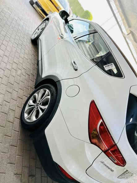 للبيع سنتافية خليجي 7 راكب موديل 2014 قمارة بنرامة ماشية 141 الف حقيقي شرط الفحص 
محرك 2400 
كير محرك كفالة عامة برغي مامفتوح بيهن 
بدون صبغ السيارة فقط رشة خفيفة بالتكمة يم السايق اثر شخط زغير وبيها 3 حالوبات بالبنيد وباقي التفاصيل بالصور سيارة جديدة كلش ونظيفة برغي مابيها نقص 
تخم تاير جديد صدر امامي خلفي ماعوزة برغي 
سيارة مضبوطة كلش لايت زنون مكان السيارة بغداد السعر 155 وبيها مجال للمشتري 
للاستفسار ***********
