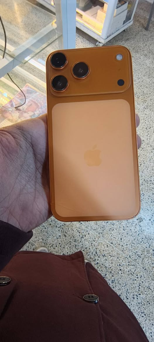 إيفون xr
محور 17 برو ماكس
الذاكرة 64 
البطارية 81
شاشة 3 خيارات 
فيس أيدي شغال 

الجهاز شغال كامل ما مفتوح محور فقط نضافة بل صور موضح السعر 145 شراي راسلني أو اتصل ***********
