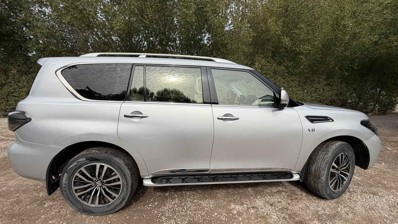 السلام عليكم

نيسان باترول 2013 خليجي

محرك 5.6 8 سلندر

وقود بانزين + غاز LPG 

داخل بيج شامو

شاشة اندرويد 360 (باترول 2023) مزودة بشريحة سيم كارت

صبغ (باب سائق + جاملغ يمين + دعامية امامية وخلفية)

السعر (28,500,000) ثمانية وعشرون مليون وخمسمائة الف دينار عراقي

مكاني بغداد الغزالية

هاتف + وتس اب ***********
