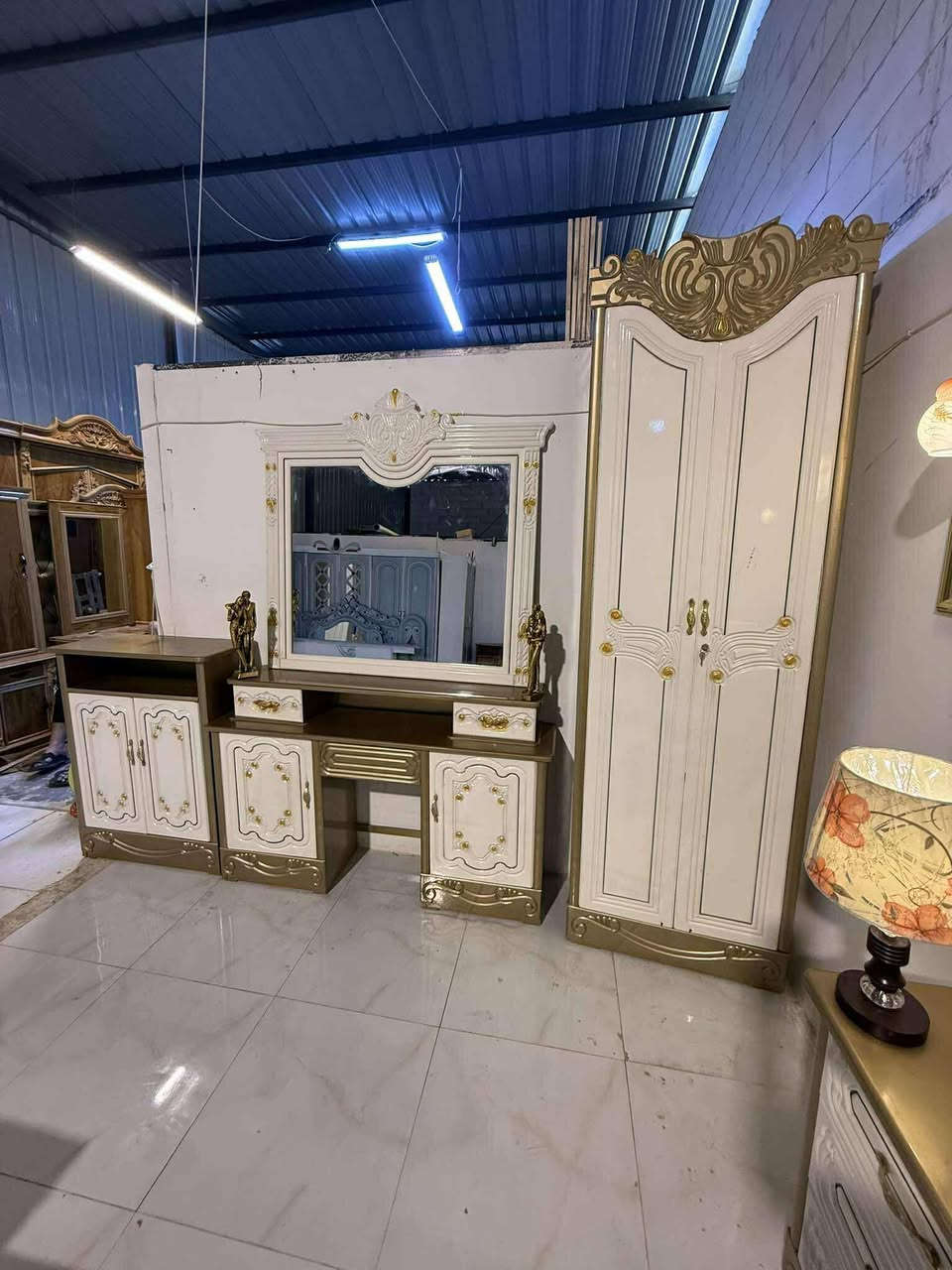 غرفة نوم مستخدمة أستخدام قليل النظافة 95% متوفر شد ونقل كافة محافظات العراق واتساب ☎️☎️***********☎️☎️
