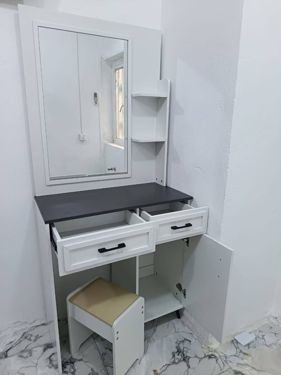 ميز تواليت 125 الف 
سرير خشب 155 الف


**إذا كنت صاحب هذا الإعلان وتريد حذفه لأي سبب، رجاءا أرسل رسالة إلى الدعم الفني**