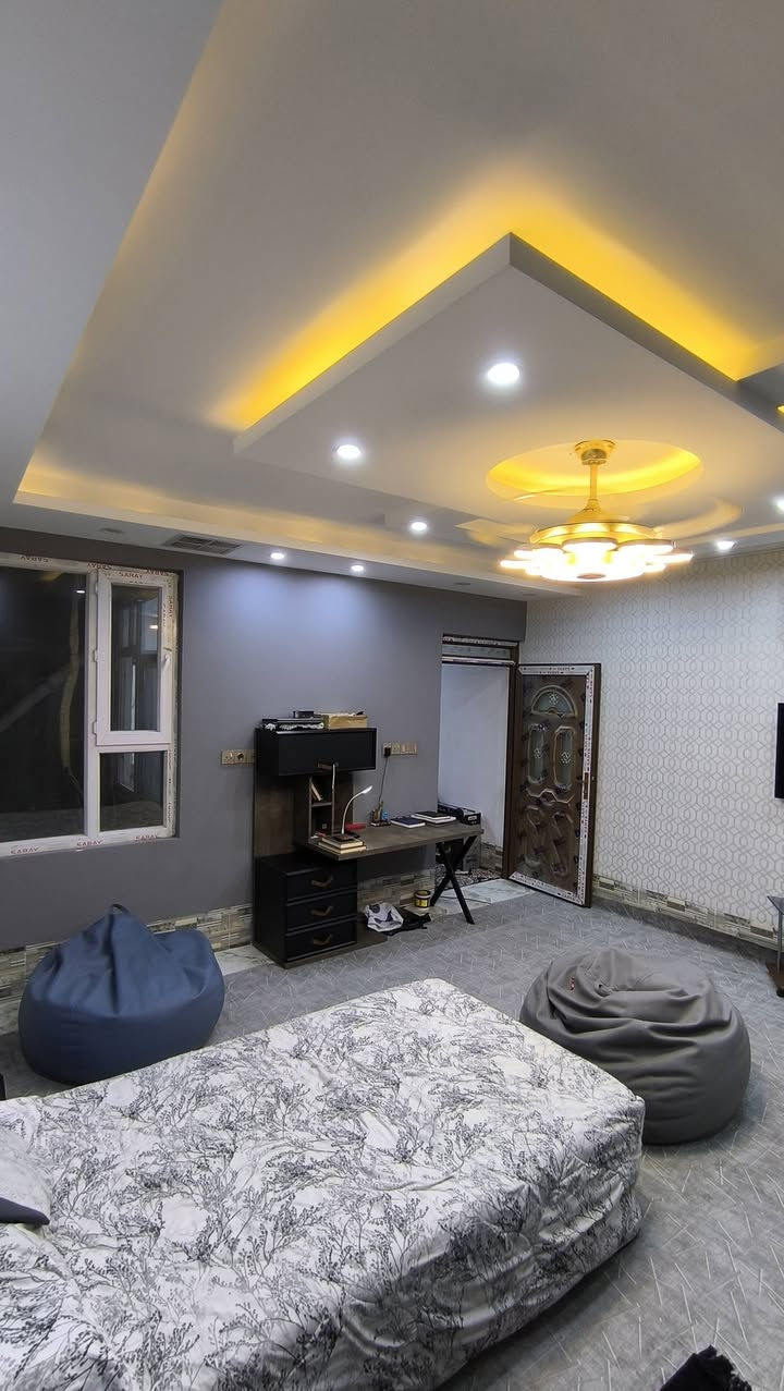 السلام عليكم
غرفة نوم شبابية للبيع مستعملة شي قليل وبعدها جديدة
الغرفة تركية ماركة ritmik 
الغرفة 5 قطع
كنتور + ميز تواليت + ميز مكتبي + سرير + ميز جانبي (كوميدينو)
تصميم عصري وشبابي جداً انيق
السعر المطلوب (10) ورقات 
رقم التواصل ***********
