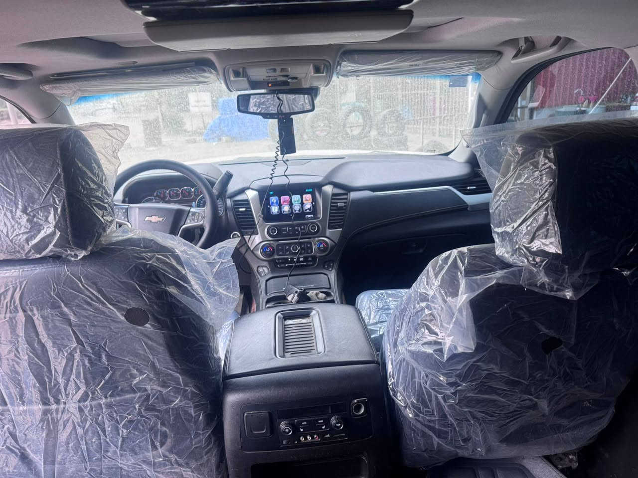 يالله   تاهو 2015 فئة LTZ  فوال موصفات للخير وكير ومكينه ما مفتوح السياره جاهزه على اخره حبايه بيه ربع بل جاملغ امامي بدون فتحه بس كلير ربع بل جاملغ وربع بل جاملغ الخلفي فقط هم بدون فتحه وبدون كولشي السياره جاهزه على اخره رقم بغداد مميزز وهزه وفحص جديد شي عليه رسم كمرك 80 ورقه وراء المشتري عيوني اقراء المنشور وتصل سعر 248 مكاني بابل تصل بيه مجال ***********
