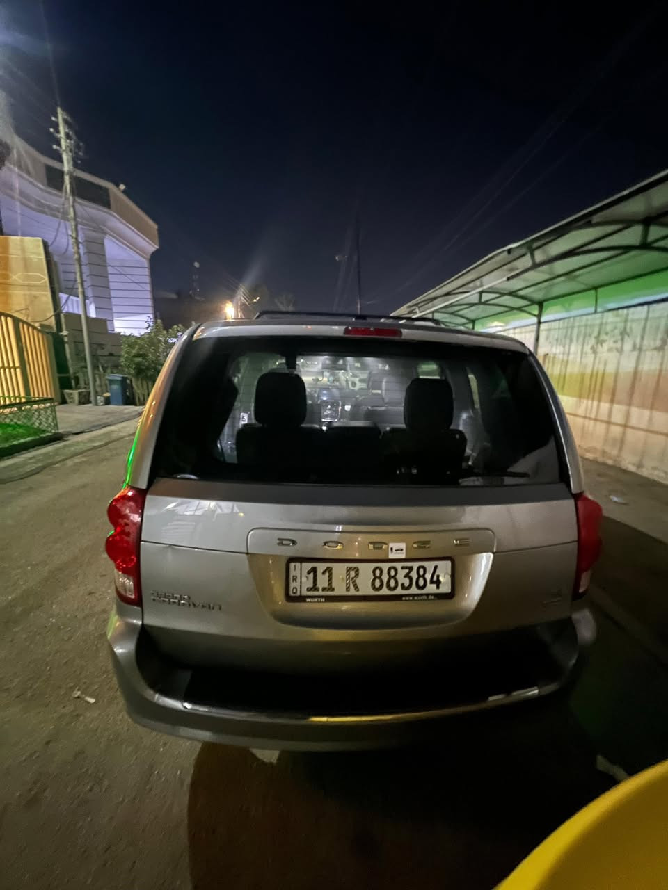 السلام عليكم
دوج كرفان للبيع 2016 لون سلفر امريكي 
الفئه RT فول فول مواصفات باب كهرباء جنطه كهرباء 
حادثها جداً بسيط سعرها 180 وبيها مجال🩶
 الاستفسار الرقم:***********
