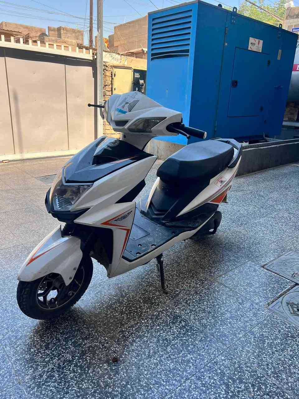 دراجه كفاله عامه نظيفه كلش 🛵
المواصفات 

٣ سرعات 

٦ بطارايت 

سرعتها ٩٤ 

ليت عالي ناصي 

اشاير ⬅️➡️

كلشي شغال بيها 🛵

 ما مستخدمه شي قليل خير من الله دراجه جديده. 🛵برغي ما مفتوح بيها.  كفراتها نضافتهن ٩٩ ٪؜  🛵   وين ما يعجبك ودي. الدراجه افحص وتعال 🛵  مكان الدراجة بغداد الدورة 

سعر  ٦٠٠ وبيها مجال 🚨 الرقم ‪+964 788 661 9846
