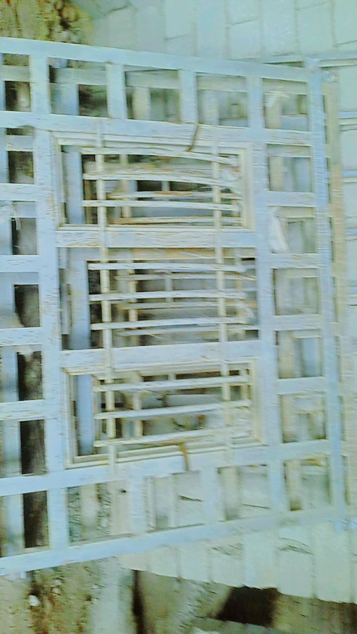 السلام عليكم / 5/شبابيك للبيع / 3/منهن ابو/ 4/بردات و/2/منهن امهات/ 3/بردات جدد مامستعملات مثل ماموضح بل صورة رقم *********** العنوان قرية جرف للتوضيج ماببيهن شي الشبابيك بس صاحبهن يريد يحط غير نوعية
