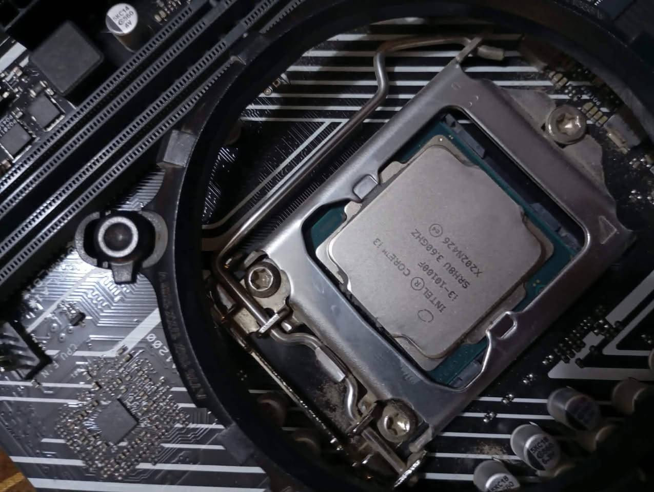 سلام عليكم
بورد ومعالج ب 130 قفل

i3 10100f
H510 asus
ماكو توصيل


**إذا كنت صاحب هذا الإعلان وتريد حذفه لأي سبب، رجاءا أرسل رسالة إلى الدعم الفني**