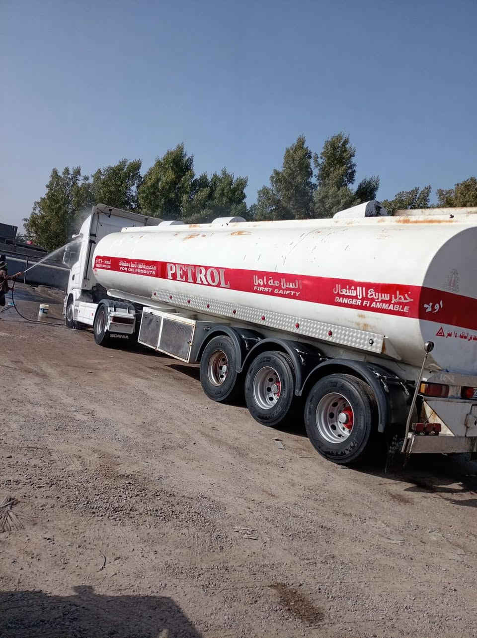 مكلف بالنشر
سيارة سكانيا 2004 جاهزة مكينة جديده حدادية كذلك
للاستفسار الإتصال على الرقم 
***********
