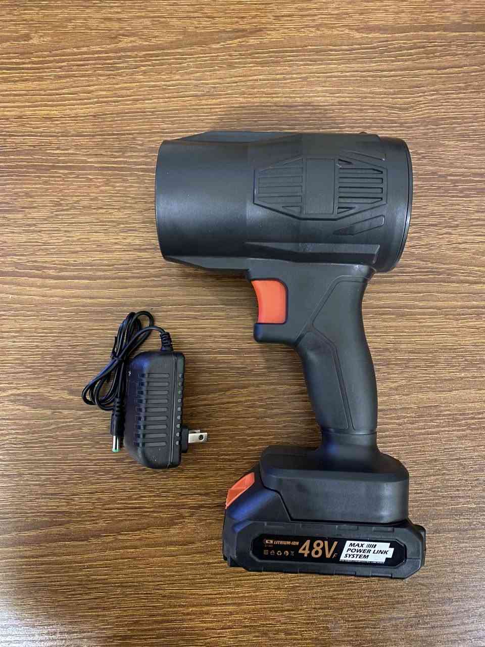 السلام عليكم
منفاخ شحن محمول يشتغل عندك بالمحل بالبيت بالمكاتب اداء وكفائة مقارنة بحجمة ممتازة يجيك بالكاوتون وشاحنة بالاضافة الى بطارية تدوم ليوم كامل 
سعر القطعة 15 
سعر القطعتين 25
والتوصيل لجميع محافظات العراق 5


**إذا كنت صاحب هذا الإعلان وتريد حذفه لأي سبب، رجاءا أرسل رسالة إلى الدعم الفني**