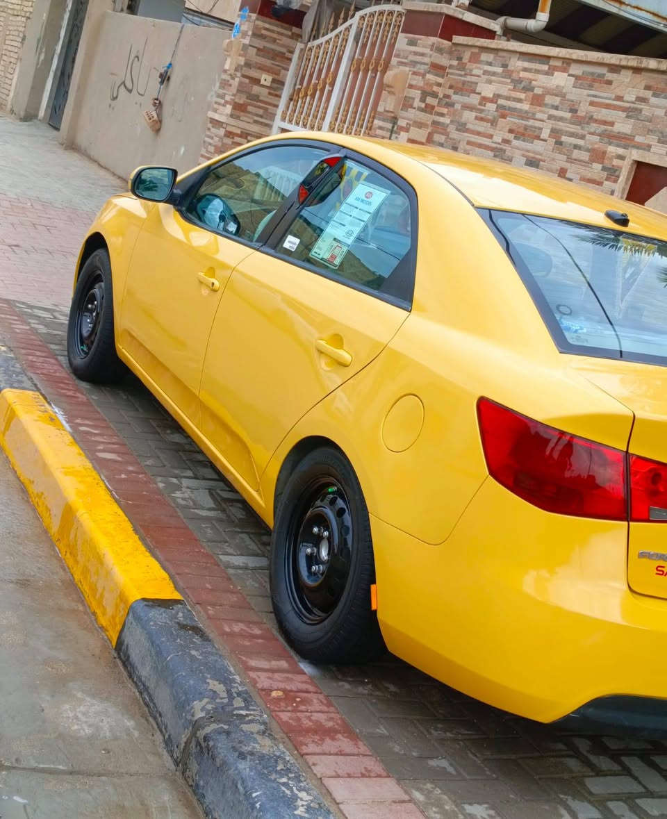 (السلام عليكم سياره كيه فورتي مديل 13 امريكي ليبل واحد كلهه ضربته بخشم البنيد فقط بدون دواخل بدون ايرباك لغود شواصي تكم حوض كفاله مكينه 2000 دوش مكينه كير تبريد حداديه تخم تاير كله جديد دواخل لونين اسود ورصاصي رقم بغداد رقم الجديد او بسمي هيئه غرامات صفر مكاني ديوانيه المركز رقم الهاتف *********** رجاءا المو شراي لا تعلق
