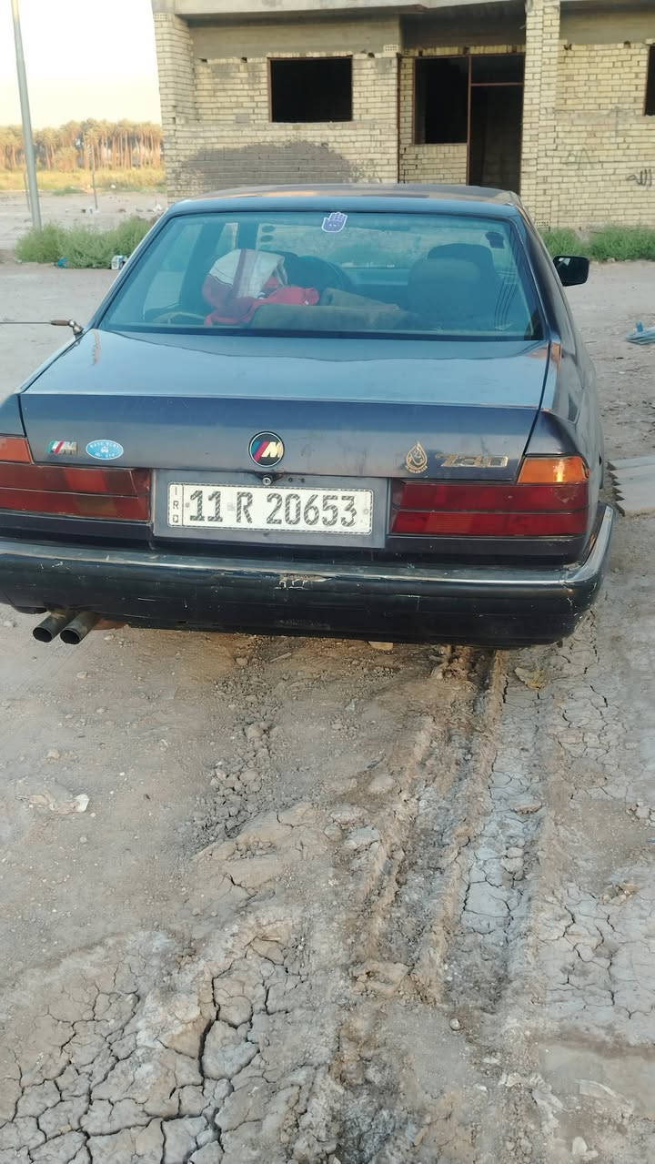 السلام عليكم بيع سريع
 بي إم دبليو للبيع 730

رقم بغداد إنكليزي بسمي 
تحويل ثاني يوم 
مكينة جيدة كير البك بي صفنة
صدر امامي جديد 
صدر خلفي نص
تبريد شغال 
كهربائية شغال 
السيارة خير من اللة  مال جناي يرادلهة ترتيب 
داخلها كلش حلو ونظيف 
السعر 30$قفل 
مكانها بلدورة ***********
