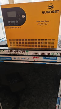 يو بي اس • ٢٤ فولت ٢٠٥٠VA • خلايا شمسية ٤×٣٣٠