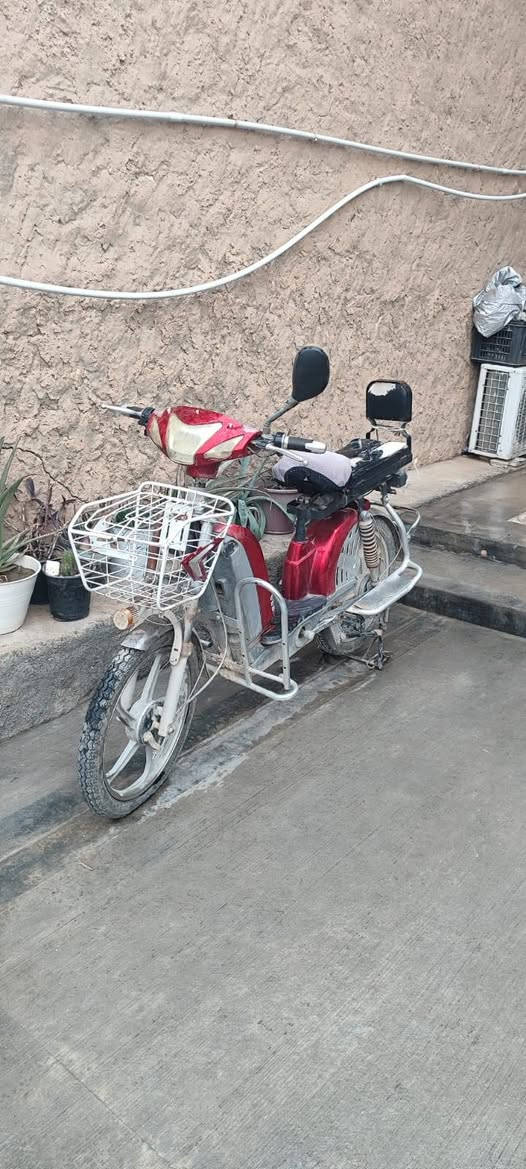 دراجة شحن للبيع نضيفة كلشي ماناقصها ... الكشن جديد ...
...يعوزها بس مي وصلة ترتبها تطلع فول سعر 350 الف 
‏‪0783 231 3748‬‏ خابر ودلل
