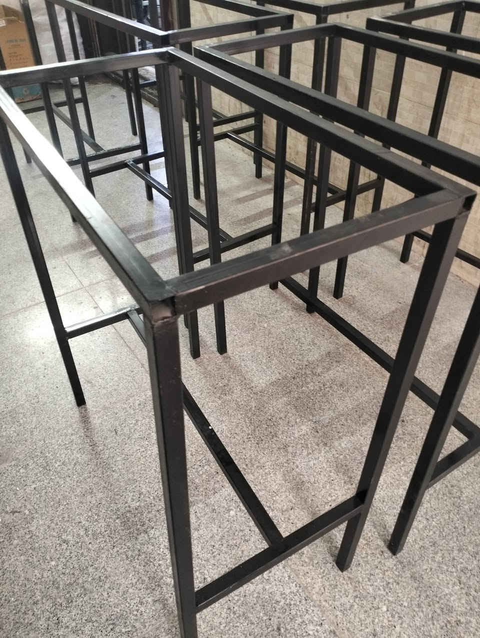 صيانة وتفصيل الأثاث والمستلزمات الحديدية..  وتساب***********.
