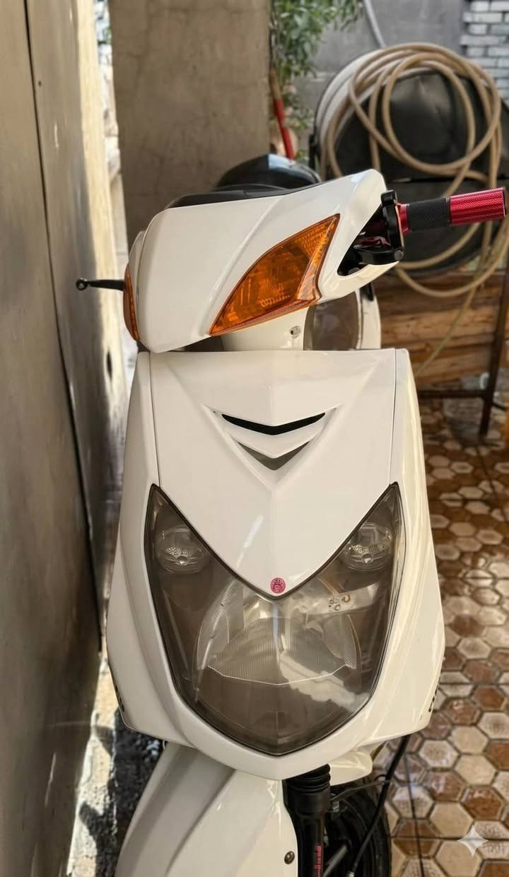 السلام عليكم سكنس فحل للبيع كامله الدراجه بيها نقوصات بسيطه الدراجه بيها تزويد مثل ماموضح يدات سكليتر فريندو ويدات بريك قلاب اصلي وفراك بريك توبو وخرز ار جي اس وسلف توبو سبع الوان الدراجه كلجاتها تعبانه وبيها شلعه حلوه ومعدل حلو الدشبول شغال بس يراد ربط هندر سلف شغال السعر ٧٠٠ وبيها مجال رحمه لوالديكم بس الشراي يدخل خاص رقمي *********** مكاني دوره الدراجه بالصور وصخه لو اغسلها تخبل تصير بس مابيه حيل
