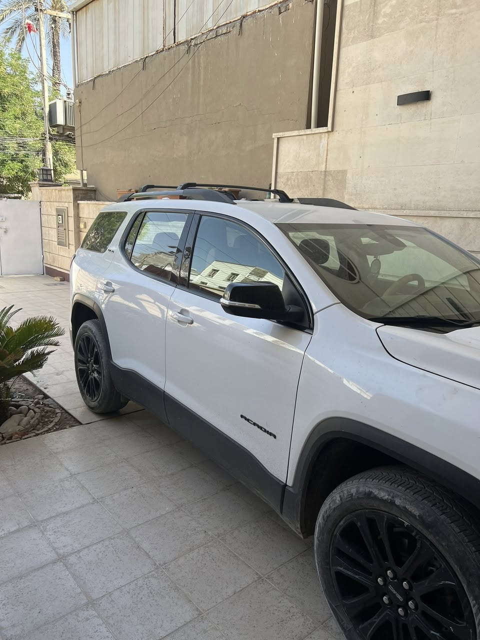 SLE Black Edition
لون أبيض × ويل وشبك أسود يطي شكل ملكي 😍
الممشى: 73 ألف كم فقط ✅
محرك 4 سلندر تيربو اقتصادي وقوي
رقم الشاصي: 1GKKNKL42NZ164216

✨ مواصفات مميزة:
 • شاشة كبيرة مع أبل كاربلاي وأندرويد أوتو
 • كامرة رجوع + حساسات
 • دخول ذكي وتشغيل بصمة
 • تبريد أمامي وخلفي
 • ويل 20 إنج أسود (Black Edition)
 • السيارة مدوشمة بدبي كامل المقاعد دوشمة درجة اولى 
• إضاءة LED حديثة

📌 السيارة بيها حادث (قطعتين) جاملغ وبنيد عكس السايق وطخة خفيفة بجاملغ السايق ورصعة بالصندوك اني ممعدلهة لان مماثرة  
البچم بدون دواخل وبدون شواصي مبدل دينالي يجي شكله احلى بهواي واحسن حتى بالطريق الخارجي ميجي حصو على الراديتر 

اي تفاصيل ثانية اتصل او راسل وتدلل
💰 السعر المطلوب: 245 ورقة

📞 للاستفسار: ***********
