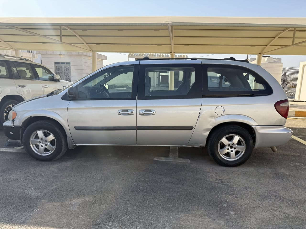 دوج كرفان 2007 طويله
كلين بدون حادث
نظافه الغرفه ١٠٠٪؜ 
تبريد ثلالث قطع شغال ثلج❄️
شاشه اندرويد + كامره
محرك 3.300 طويله
ابواب كهرباء 
كشن سايق كهرباء
تحكم ستيرن جهتين
تحكم مرايات كهرباء
تخم تاير جديد كوري
منظومه بانزين جديده كامله
قاعده فيت بم جديده 
السياره مال بيت جنيه مجهزه من كلشي على الاخر كلشي بيها مضبط عيبها الوحيد الخارج بيها طخات بسيطه وشخوط مثل ما موضح بالصور وصورها الي بامريكا مرفقه وي الصور
كير ومحرك ضمان
السعر 80 وبيها مجال للشراي والجناي 
سنويه جديده باسمي تحويل ثاني يوم
المكان بغداد حي الجامعه 
***********
