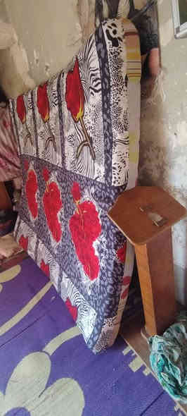 دوشك للبيع حجم كبير نضيف سعر 40
***********
