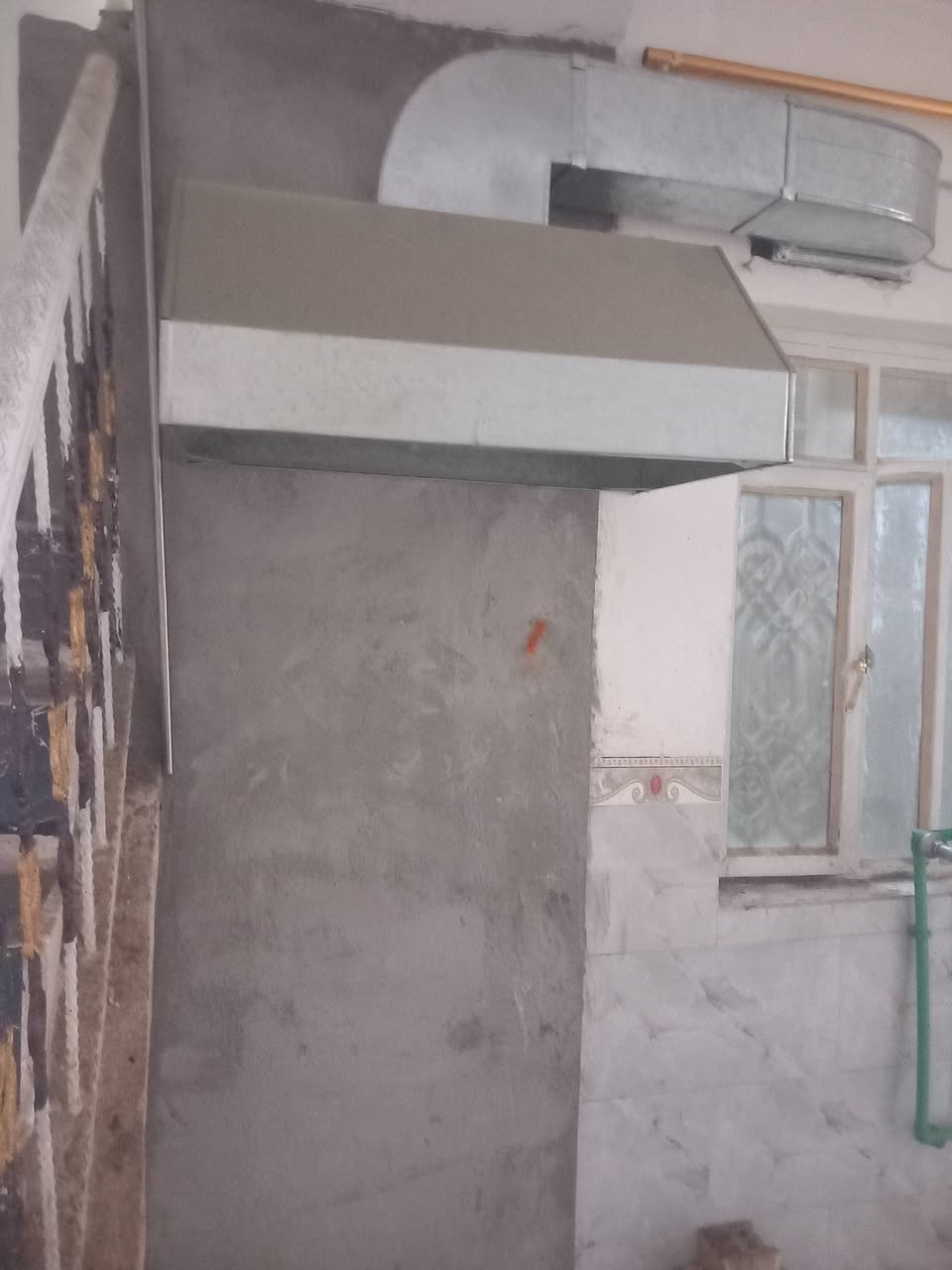 سلام عليكم بيت لايجار طابق ثاني.غرفه +صاله من ضمنه المطبخ  +استقبال لبيت كامل مابي نقص   زعفرانيه اربع شوارع خلف مول فيروز ***********
