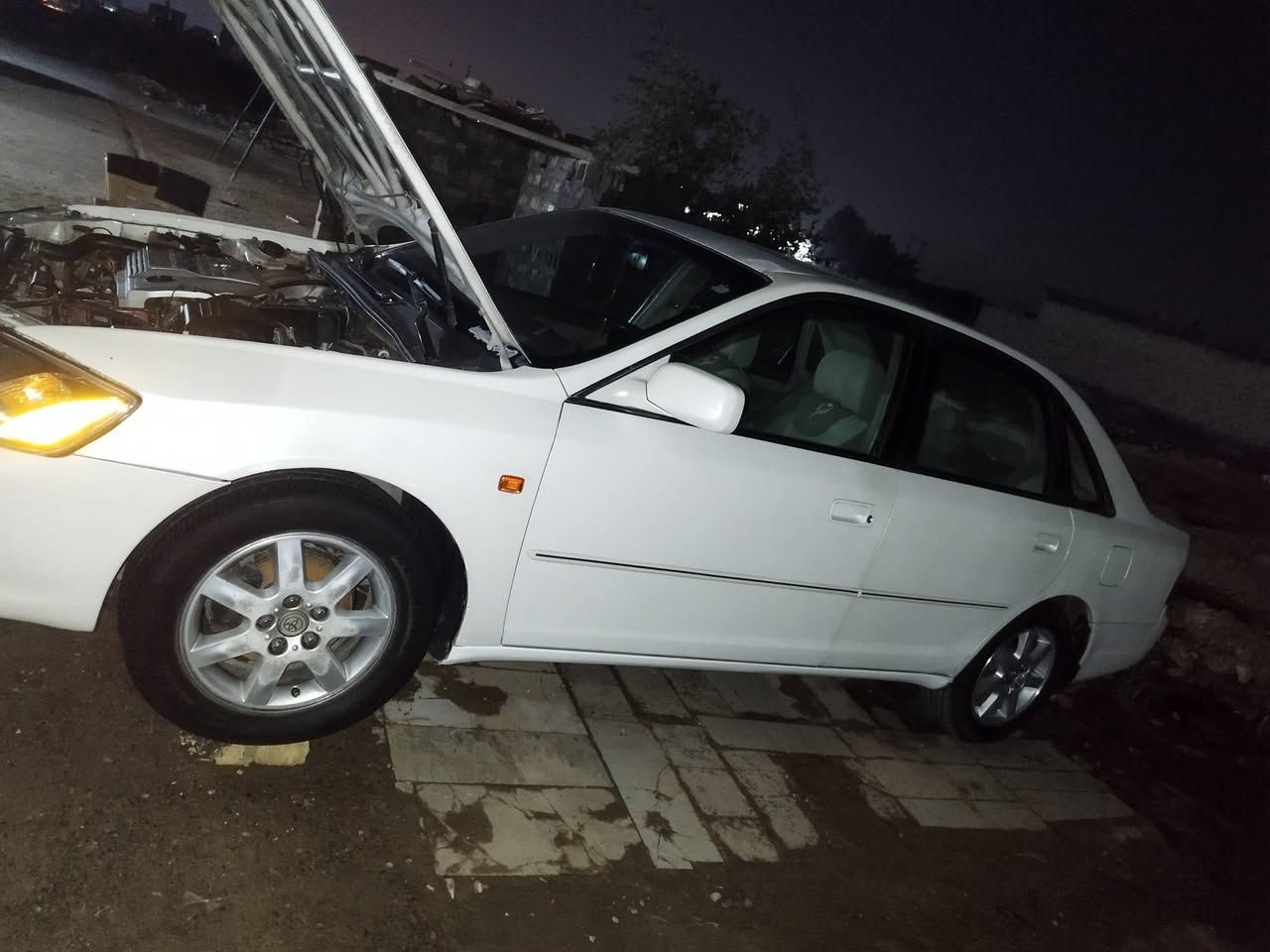 افلون موديل 2001 وارد امريكي مصبوغه حزام تبريد قطعتين ثلج تخم تاير جديد حداديه كلهه جديد دبلات جديد  سياره خير من الله (بس ملاحضه الكير بي عته ) مكينه مكفوله تراي وين ماتريد السعر 85 وبيهه مجال ***********
