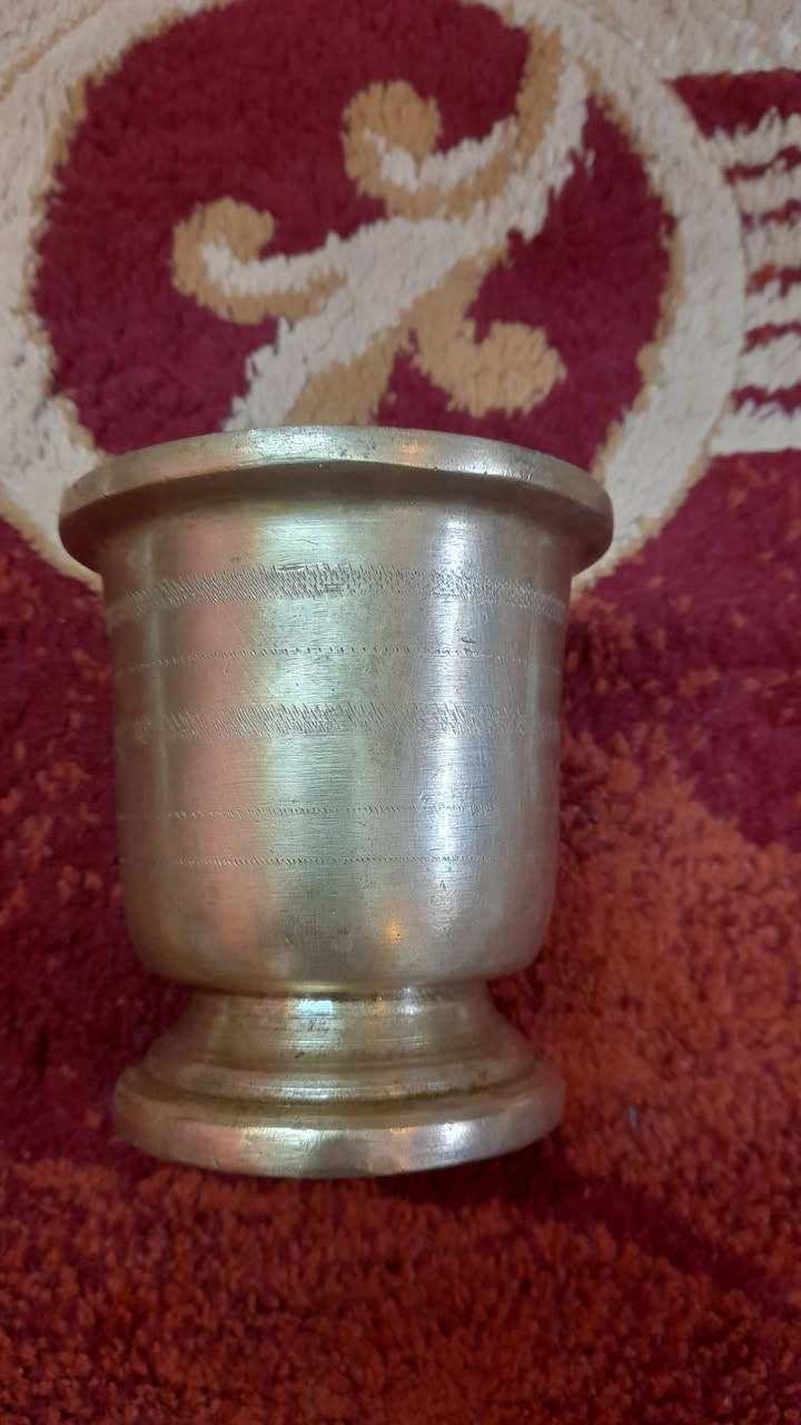 هاون نحاس منقوش 
وزن ٢ كيلو و ٦٠٠غرام 
للاستخدام المنزلي أو للديكور.
السعر:     ٢٧ دينار واصل لباب بيتك 
للتواصل على رسائل الصفحة.
#الجميع_هاون_مدق_هاونات_انتيكا_هدايا_مزهرية_فازات_أدوات_منزلية_نحاس_نحاسيات


**إذا كنت صاحب هذا الإعلان وتريد حذفه لأي سبب، رجاءا أرسل رسالة إلى الدعم الفني**