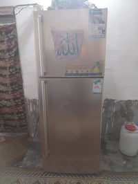 ثلاج للبيع الرحمان الحجم الكبير ثلاجه اخت الجديده السعر 300الف مع المج...