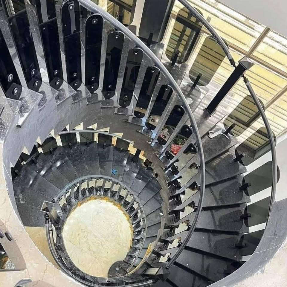 الأسطورة للزجاج والألمنيوم – الحلة 💚
نوفّر في الأسطورة للزجاج والألمنيوم كوادر فنية متخصصة لتنفيذ جميع أعمال الزجاج والألمنيوم بدقة وجودة عالية، مع الالتزام بالمواعيد وأفضل الأسعار.

يتوفر لدينا:
 • جميع أنواع نقوش الزجاج
 • زجاج مشجّر
 • زجاج أسود فحمي (4 ملم – 6 ملم)
 • زجاج ضبابي (4 ملم – 6 ملم)
 • مرايا عادية
 • مرايا ثلاثية الأبعاد (3D)
 • كافة أنواع الزجاج حسب الطلب

📍 العنوان: طريق حلة – كربلاء، عمود 247
👤 الإدارة: علي الجنابي

📞 للاستفسار والتواصل:
 • ***********
‎ • *********** (واتساب)
 • ***********
