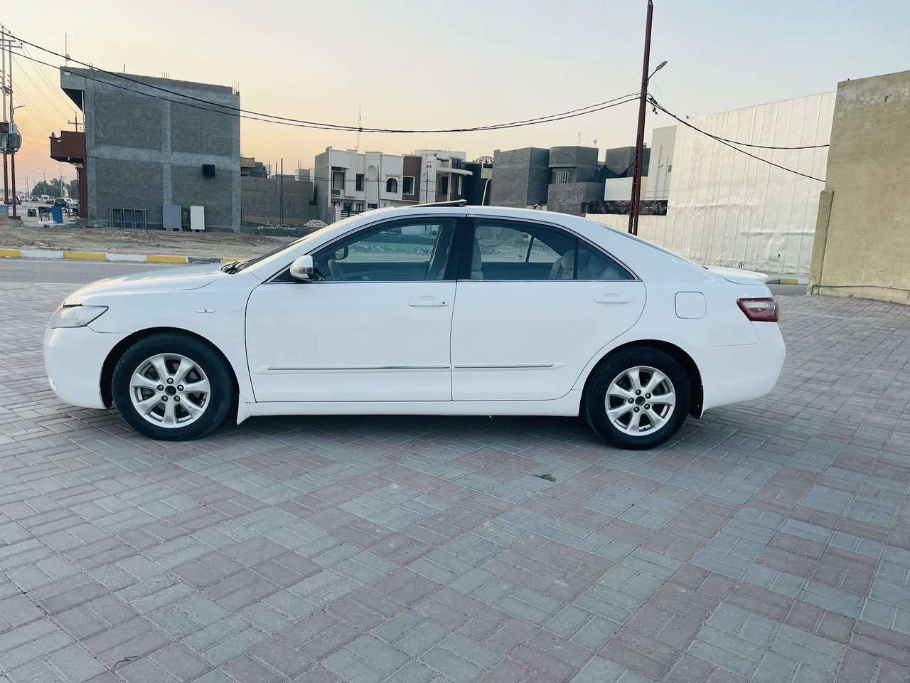 تحيه طيبه 
السلام عليكم للبيع كامري موديل 2009 وارد خليجي شركة افطيم رقم بغداد  دولي تحويل مباشر 
محرك 4/2400
فول مواصفات اعله فئه بالكامري واحد على واحد 
المواصفات تحكم استيرن جهتين كامره خلفيه كامره اماميه مثبت سرعه  برده خلفيه فتحه سقف كشن كهرباء حساس خلفي  حساس امامي تبريد قطعتين ثلج ادامه كامله يعني السياره جاهزه مال جناي 
كير محرك كفاله تخم تاير صدر امامي وخلفي 
يعني السياره جاهزه خير من الله 
وشرط الفحص 
بيه قطع صبغ أبيعك حزام مكفوله من الدواخل لغود شواصي تكم كفاله حوض كفاله صبغ اثر شخوط وتوحيد لون 
السعر المطلوب 107
الاستفسار الاتصال 
***********
***********
غير متواجد ع فيس 
مكان السياره فلوجه
