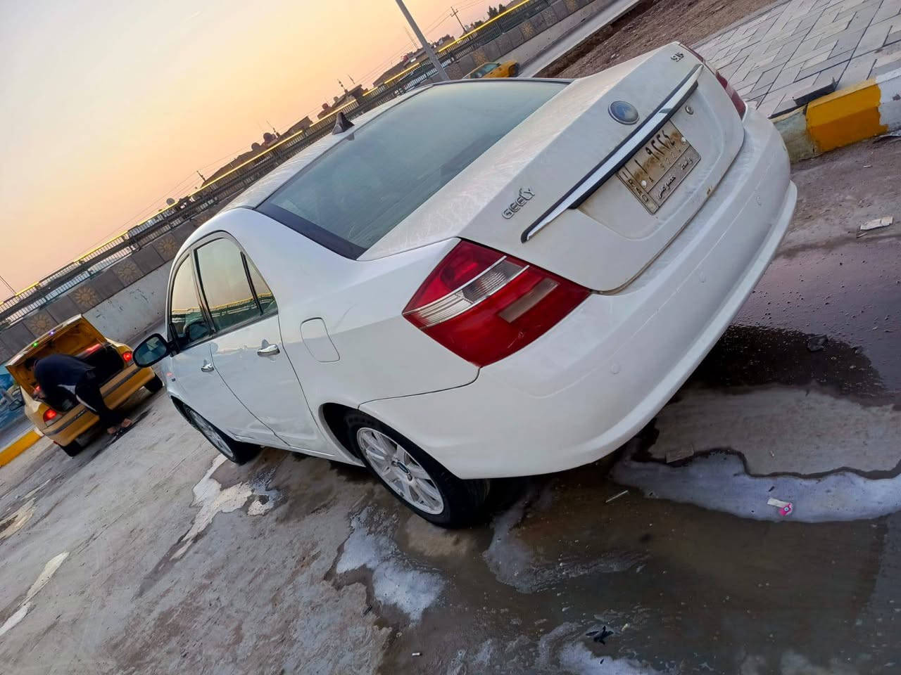 جيلي موبل موديل 13 سيارة مكفولة من كلشي سيارة جاهزة على اخر حباية مكينه وكير وحدادية و تخم تاير وتبريد كلة جديد سيارة بلادي لا ضربة ولا تبديل. مكاني كوت السعر 48 وبيهة مجال بسيط
***********
