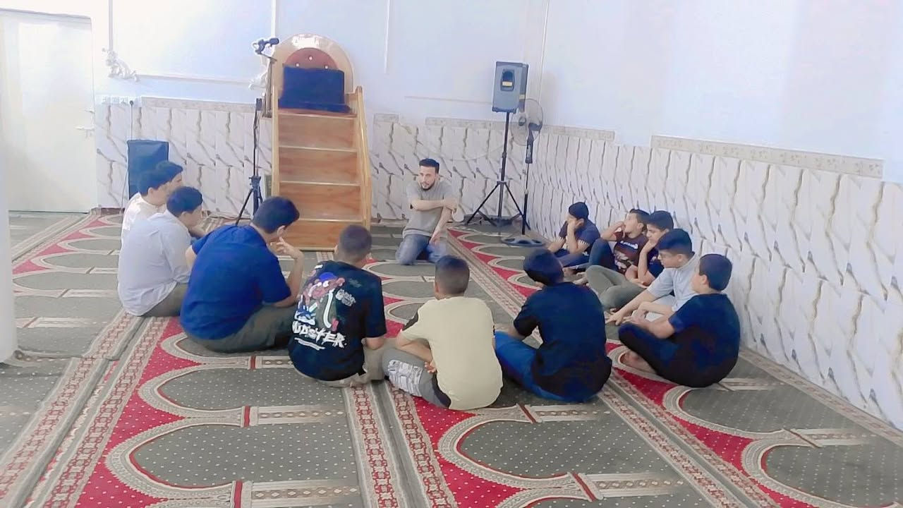 قال تعالى ﴿فَلْيَنظُرِ الْإِنسَانُ إِلَىٰ طَعَامِهِ﴾ [عبس/24]  
تنطلق الدورات الصيفية في الفقه والعقائد والأخلاق لتغرس في الناشئة غذاءً روحيًا وفكريًا، يربط العلم بالإيمان، ويحوّل المعرفة إلى سلوكٍ تربوي وإصلاحي حي.
كل يوم بعد صلاة المغرب مباشرة ما عدا الثلاثاء والخميس والجمعة
في حسينية الامام الحسين عليه 
العراق ميسان حي الحسين الجديد


**إذا كنت صاحب هذا الإعلان وتريد حذفه لأي سبب، رجاءا أرسل رسالة إلى الدعم الفني**