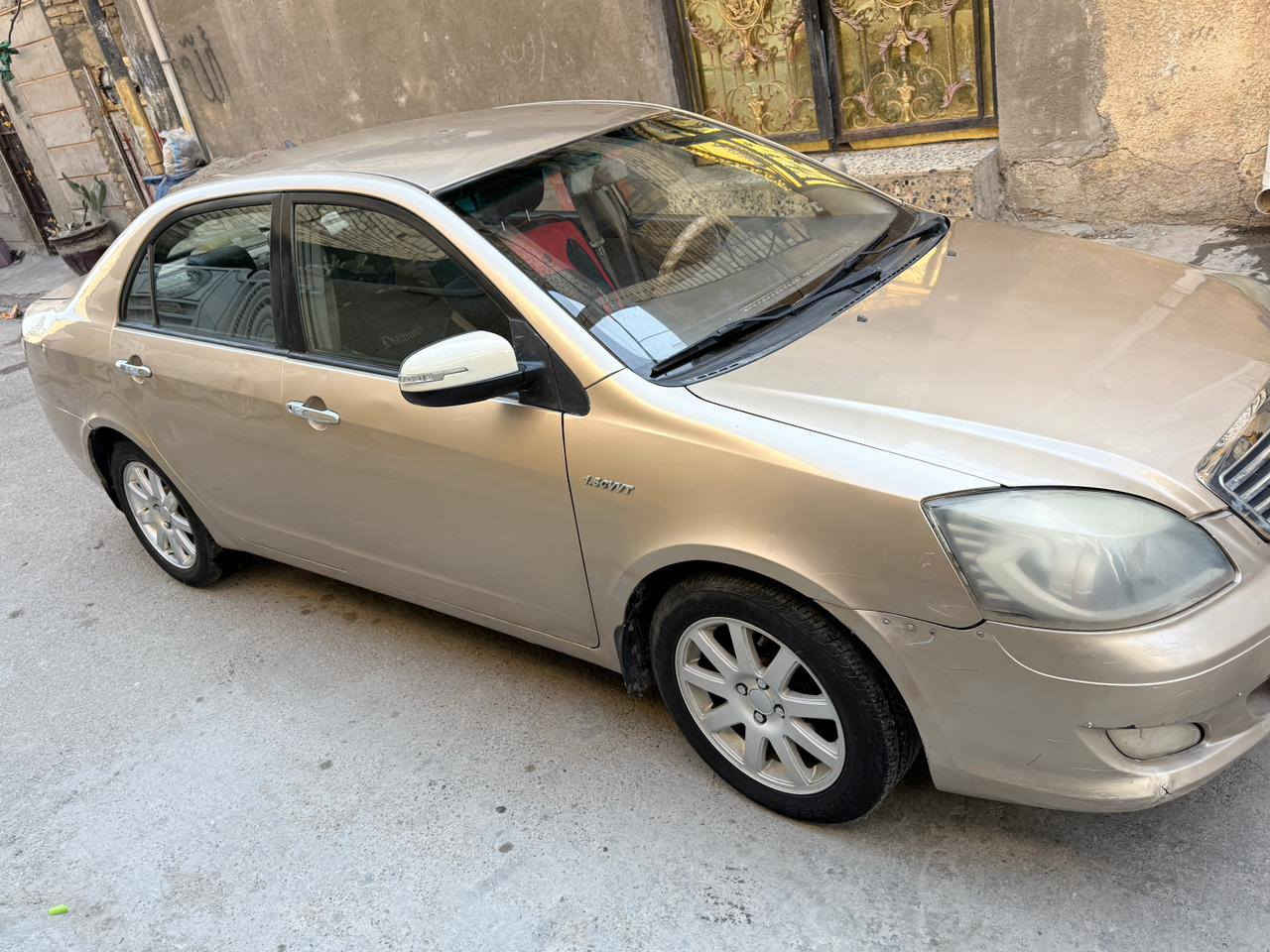 سيارة جيلي موديل 2012 للبيع مكفولة محرك وكير كفالة عامة وشخطات  خفيفة كما موضح في الصورة السيارة تحويل ثاني يوم السعر 57 وبيهة مجال 
 ***********
***********
