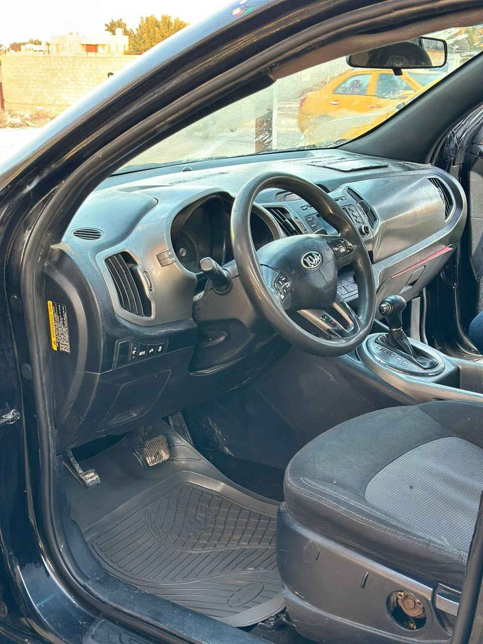 السلام عليكم سبورتج للبيع موديل ١٦ رقم بغداد السنويه ٢٨ كير محرك تبريد كل مكفول بيها جاملخ الخلفي حادث مصبوغه عام أثر جراد السعر ٩٥ وبيها مجال مكان بابل ***********
