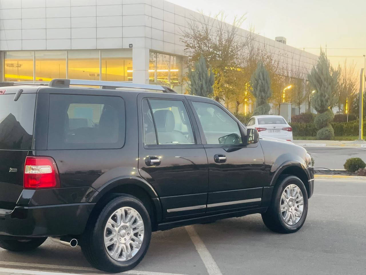 Ford expedition 2012 limited clin
سەرەتا بەناوی خودا فۆرت ئیکسپدیشن ٢٠١٢ کلین شەریکەی نیڤا 
دۆسە کارەبا 
کوشن جلد
کوشن سارد و گەرم
دەبڵ ئەکسل 
تەبرید مەرکەزی
سوکان ڤۆلیۆم
٣ ڕیز کوشن
سڵاید
فول فول مواسەفات بێ بۆیاخ نموونە لە جوانی هیچ مەسرەفی نییە
گێڕ و مەکینەی بەشەرت نەکراوەتەوە 
ناونیشان:سلێمانی
نرخ:١٨٦ گەڵا مەجالێکی برایانە
***********
