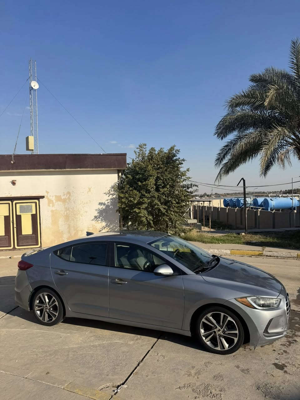 ‏سلام عليكم الانتره 17 أمريكي حادثة الدعامية خلفية فقط بدون ايرباك وبدون دواخل  سياره نضيفه جداً للستفسار  رقم ***********
