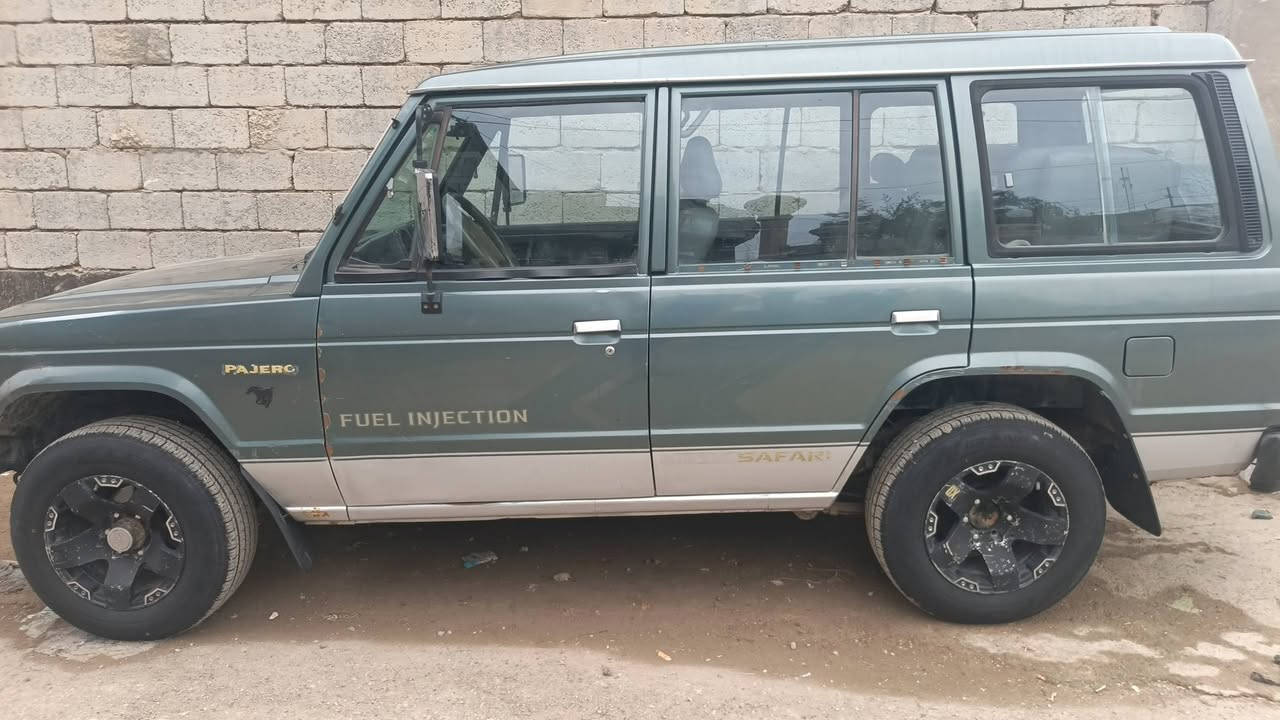 السلام عليكم باجيرو موديل ٩٠ رقم سليمانيه جديدة كلش ما متعوبه مكينه جديدة باتري جديد رقم دولي جديد سنتر لوك شغال سياره خير من الله ترايك وين متريد السعر ٥٥ بيها مجال للاستفسار الاتصال على الرقم ‏((‪***********‬‏)) ((‏‪***********‬‏))
