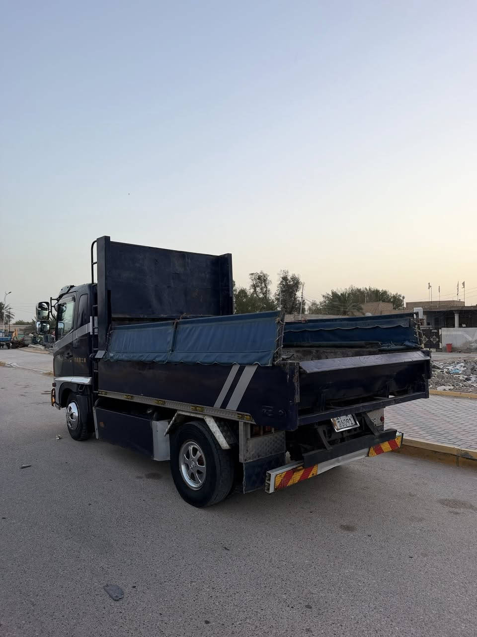 السلام عليكم
للبيع هينو شيطان قلاب بلادي 
دخول جديد كفاله عامة مرقم مثنئ بأسمي 
مكينه 6 اسلندر 7 كير قمارة وربع 
سستم أستيل بلادي 
*********** 
العنوان السماوة الرميثة
