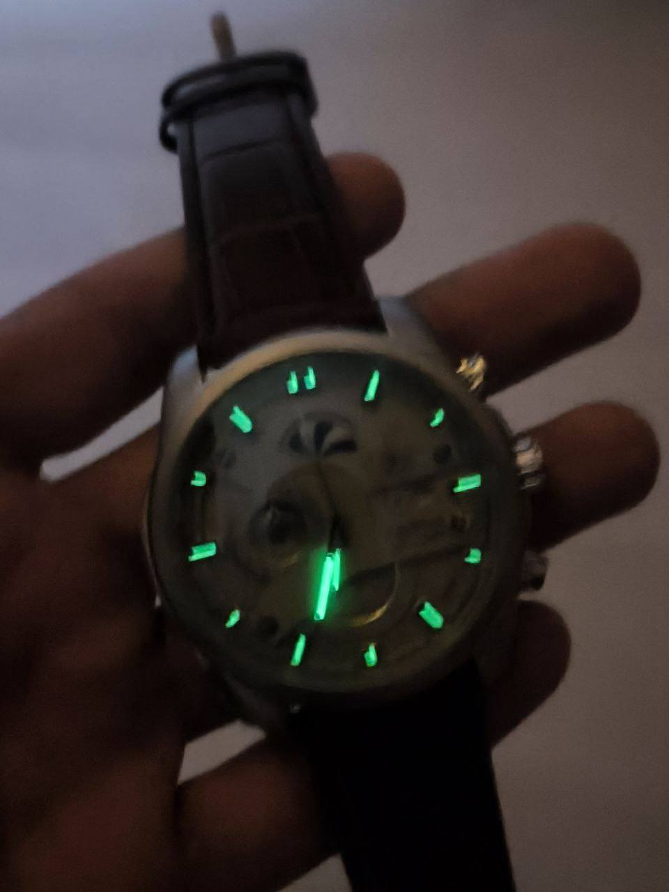 ساعة تايك هيور نسخة (CR7) 

ساعة تحفة فنية 
مصممة لمحبي كرة القدم وعشاق CR7
مكينة كوارتز ناعمة (نظام ستوبوج)
جميع السناتر شغالة
زجاج زفير ضد الخدش 
ضد الماء والغبار 
سير جلد طبيعي 
ختومات حفر بالكامل
مميزة 

🔴ملاحظة :- متوفر قطعة واحدة فقط 

السعر :-45 ع اول تم 
للحجز والاستفسار يرجى مراسلة الصفحه


**إذا كنت صاحب هذا الإعلان وتريد حذفه لأي سبب، رجاءا أرسل رسالة إلى الدعم الفني**