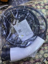 للبيع شاحنه بي واي دي جديده مكانها البنوك  07700824715