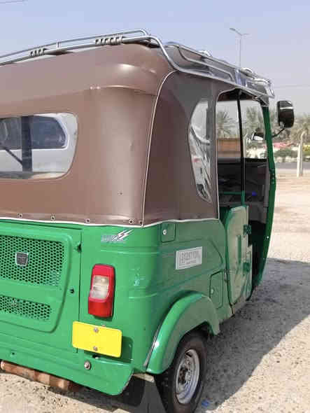 السلام عليكم 
تكتك بجاج موديل,21 
رقم وسنويه انكليزي 
بيها طخات بسيطة تكتك نضيفه مال جناي 
كهربائيات كلها شغاله 
مكينة تخبل خير من الله لا تنقيص ولا تبخير 
كلشي بيها شغال مسجل اشاير 
تخم تاير جديد 
السعر 7500 وبيها مجال للشراي 
رقمي ***********
ما متواجد علخاص
المكان بابل الحمزه الغربي
