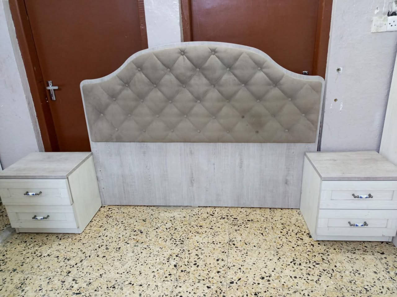 البيع الغرفه اثنينهم خمسه قطع السعر تصال عل رقم *********** *********** عنوان موصل حي التحرير
