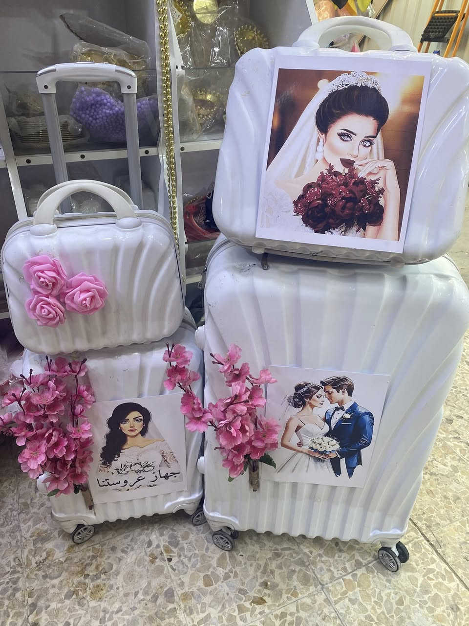 جنط نضافه 85‎%‎ للبيع لون البيجي 5 قطع والابيض4 قطع كلهن ب160 الف  مكاني بغداد مدينه الصدر ***********
