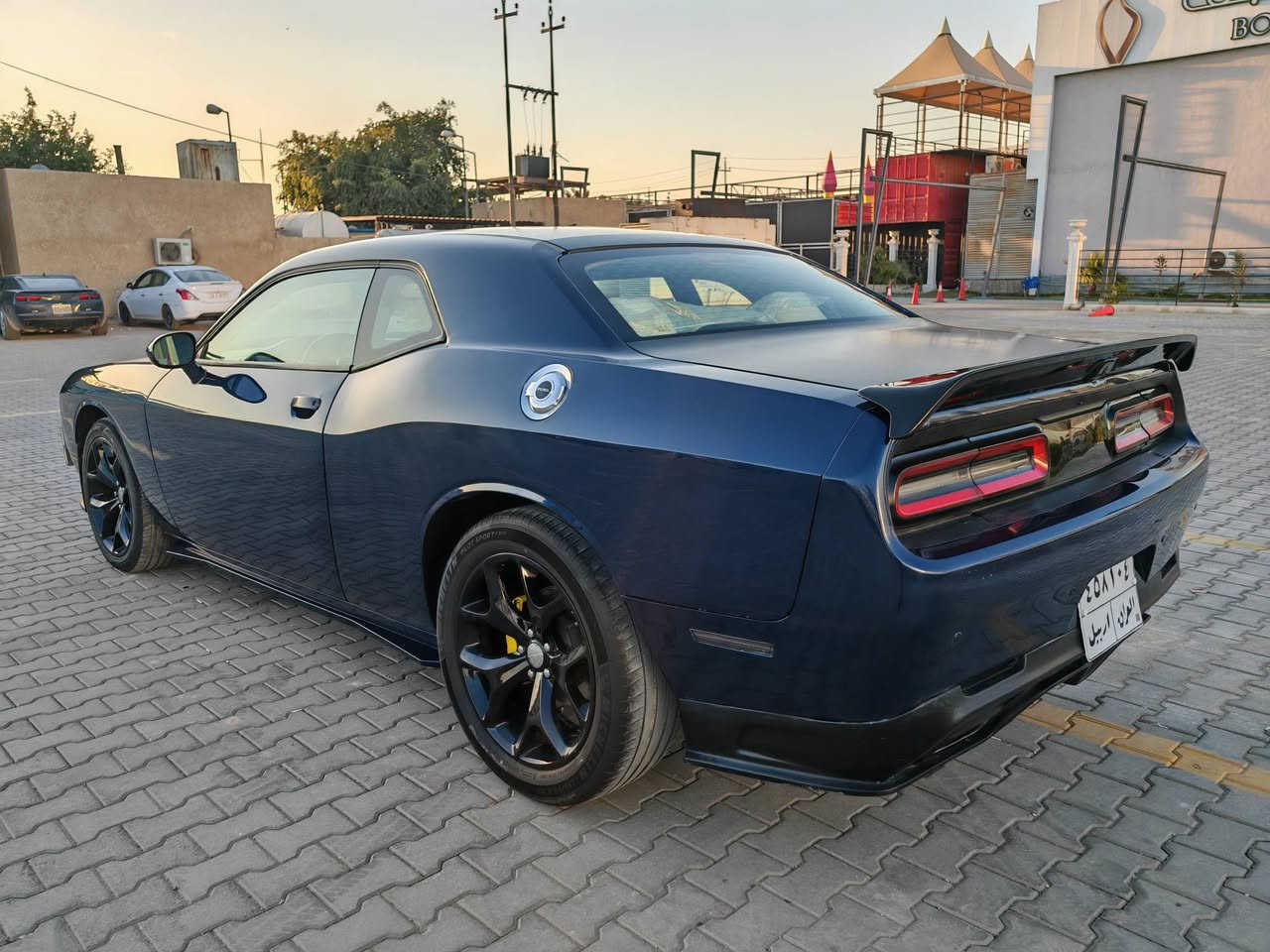 السلام عليكم
جالنجر موديل 2016 SXT 
حادث جاملغ وبنيد صفحه اليمين 
عمرته السياره من الف للياء 
جاهزه من كلشي حرفيا حداديه 
كير محرك كهربائيات تايرات دهن فلاتر 
غرفه كله جديد واصلي يشهد الله 
صبغ حزام درجه اولى شوف واحكم بنفسك بالعافيه على الياخذه 
السعر 142 بيه مجال للطيبين 

تلفوني ***********
