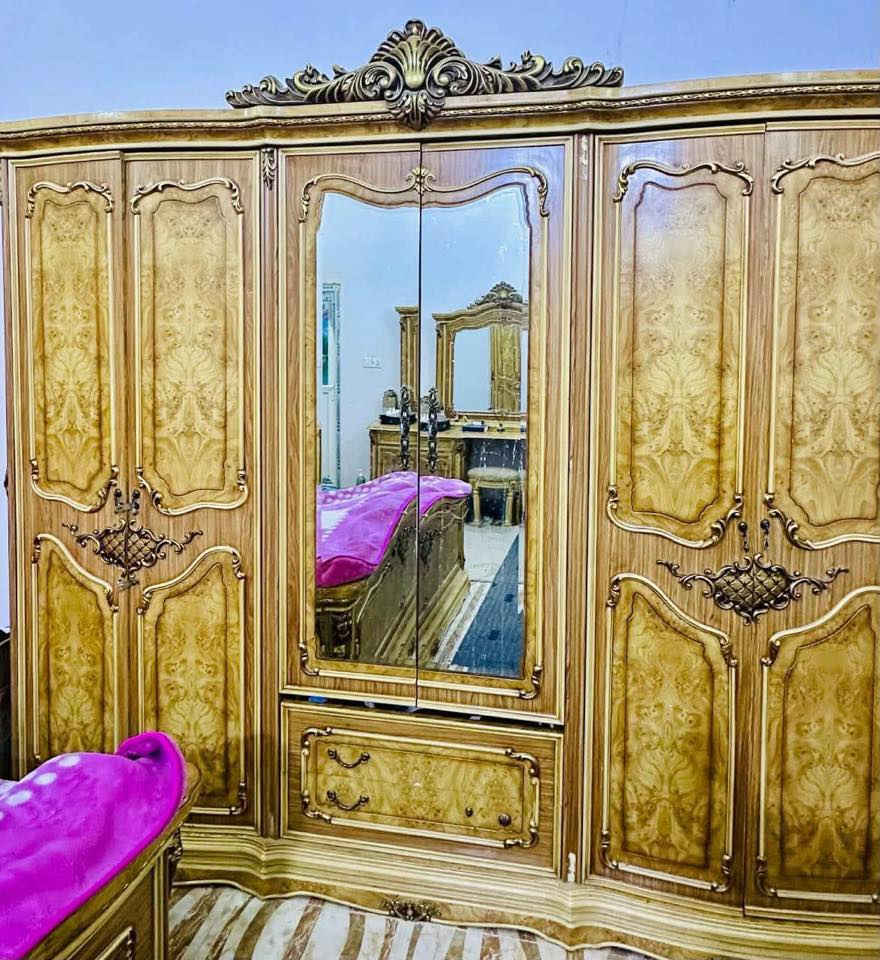 سلام عليكم غرفه نوم للبيع
تفاصيل 
موضح كلشي كدامكم عيوني 
***********
بي واتساب ممتواجد فيس وماسنجر 
تحياتي الكم
