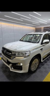 لاندكروزر VXR • ٥٫٧ لتر V8 • ٣٨٠٠٠ كم