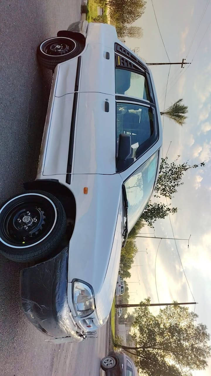 سلام عليكم ورحمة الله وبركاته سايبه 2012السياره جاهزه عله ايدي بيهه صبغ جاملغ خلفي وباب السياره كيرمحرك خير من الله تخم تاير جديد خط ابيض شواصي مكفولات كهربيات شغاله رقم الماني تحويل ثاني يوم مكاني بغداد السعر42بيهه مجال مكاني بغداد البياع مامتواجد عل فيس السياره بيهه هواي مصروف عليهه(***********) بي واتساب
