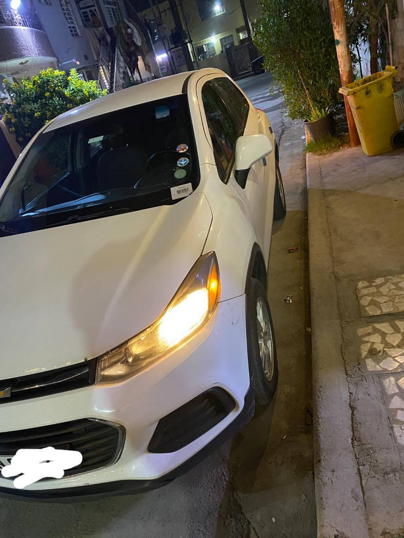 سلام عليكم من رخصه الادمن سياره للبيع شوفر ليت تراكس موديل 2019 وارد امريكي سياره حلوه ومرتبه  سعر 110 وبي مجال التواصل ***********
