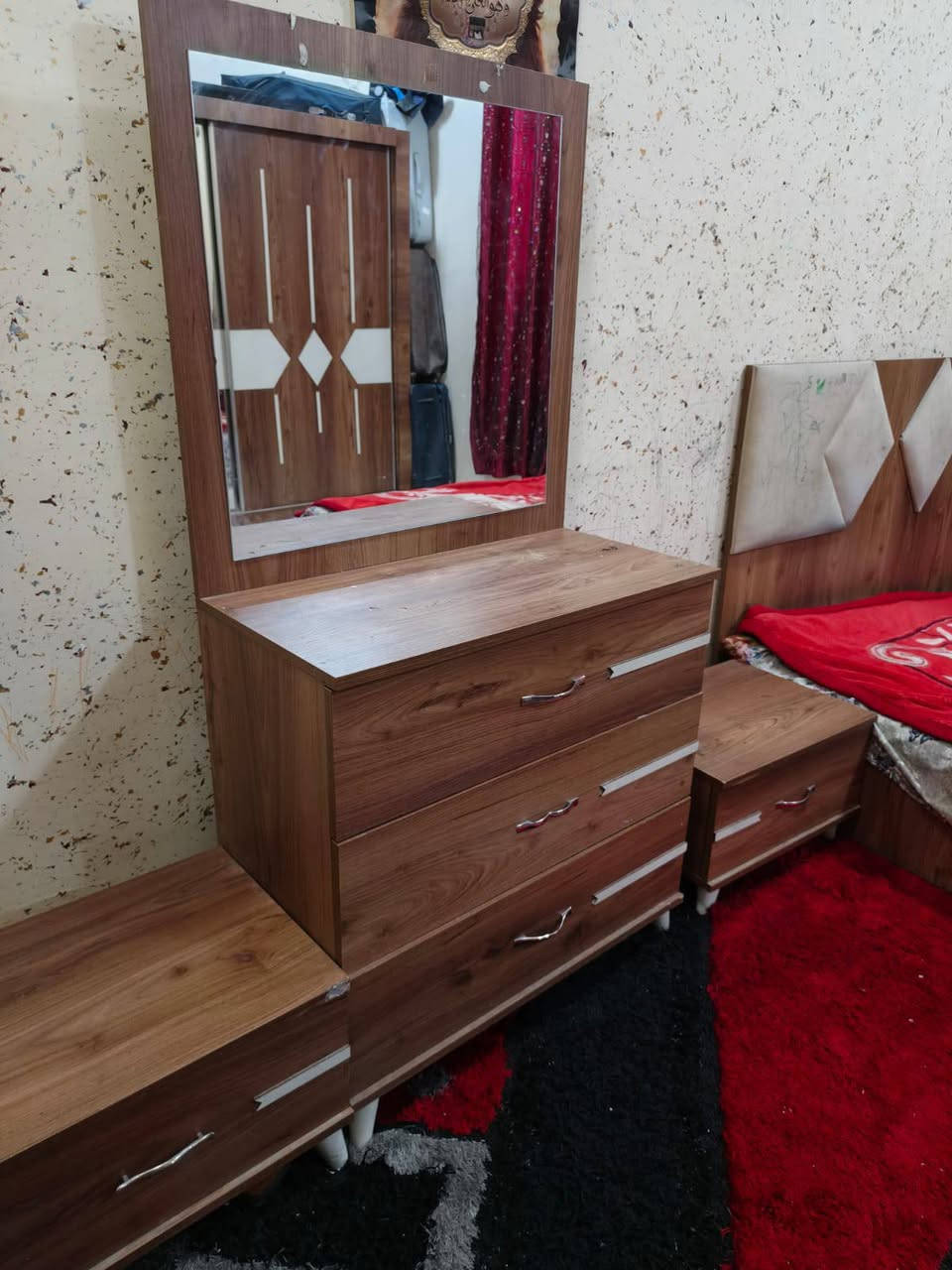 غرفةنوم مع تخمين قنفات مستعملات للبيع بغداد الكاظمية نظاف *********** السعر 600بيع مستعجل
