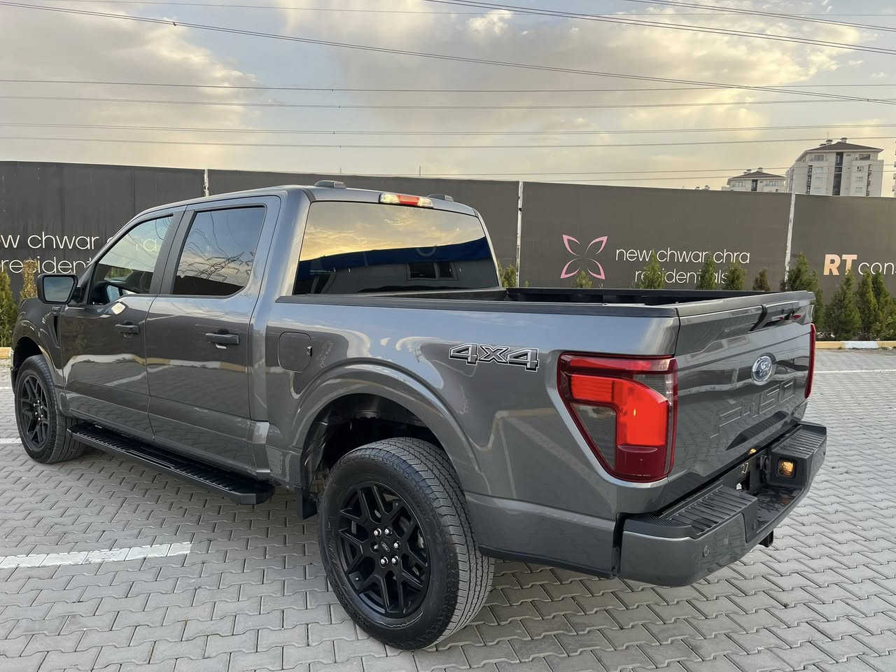 FORD F-150 STX 4x4 2024
٢٠٢٤ شكل جديد
مكينة ٦ سلندر حجم ٢،٧ تيربو 
STX BLACK 
١٢٠٠٠ الف ماشي 
حادث خفيف 
جاملخ أمامي جهة سكن تبديل بلادي 
شبر pdr  بيها
إرباك فقط بردة طاك 
مواصفات 
رادار أمامي و جانبي 
 كاميرا حساسات 
لايت ليد و بلاجيكتور 
حجم ويل ٢٠ و أسود 
 مواصفات داخل 
كشنات أمامي تدفئة 
بريك كهربائي 
كيج أليكتروني جديد 
شاشة كبيرة و لمس
تعديل سرعة
٤ جام كهربائي 
سيارة كير محرك كهربائي كل بشرط 
رقم موقت 
و بشرط رقم 
جديد جديد 
بدون مسرف 

مكان سليمانية 
***********
